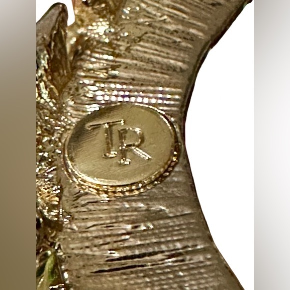 💗 Unique Candle Holder-Floral & Butterfly Design, Engraved “We Love You” 💗 - Picture 3 of 11